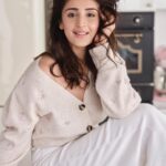Dhvani Bhanushali Instagram - HOLD ON OUT NOW❤️⭐️