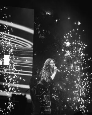 Dhvani Bhanushali Instagram - The moon looked stunning and so did we ❤️
📸 @baricci 💎