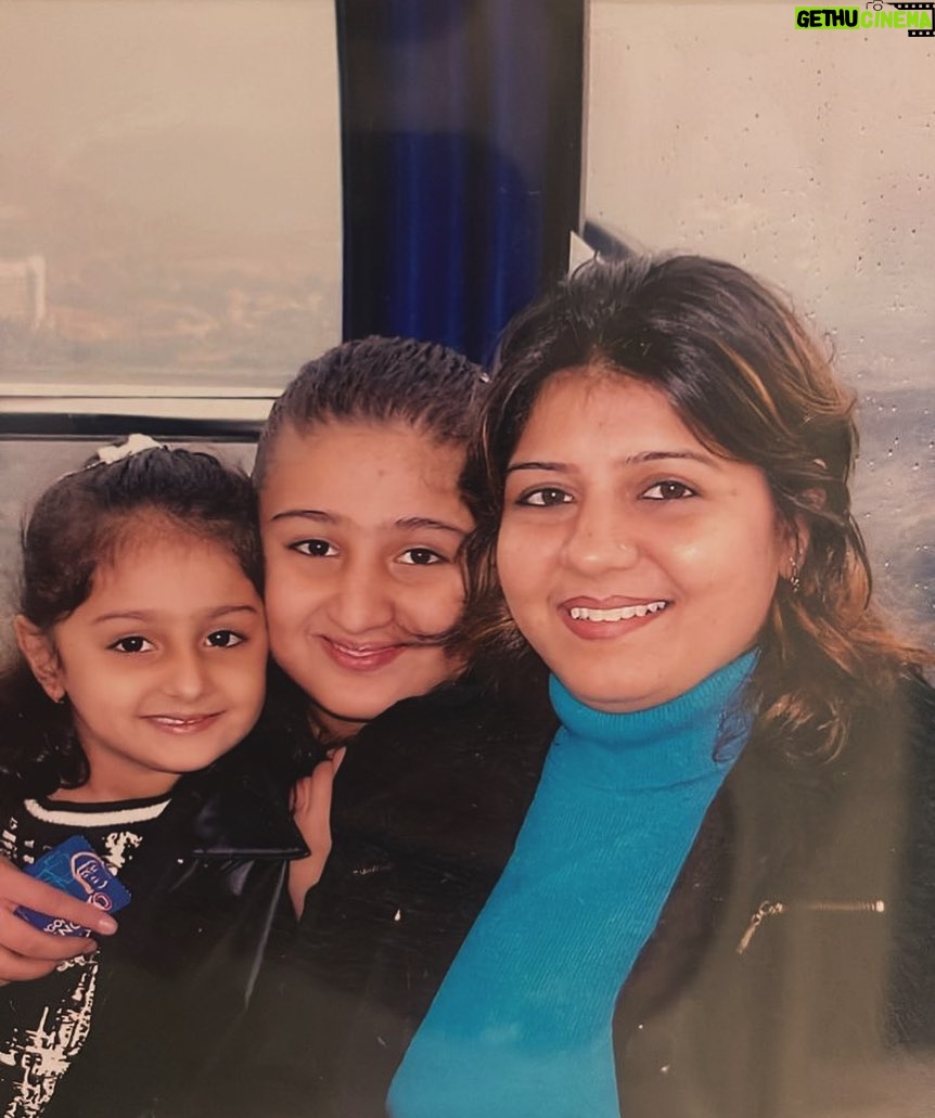 Dhvani Bhanushali Instagram - Mummaaa❤️ Happy Birthday 🌻❤️