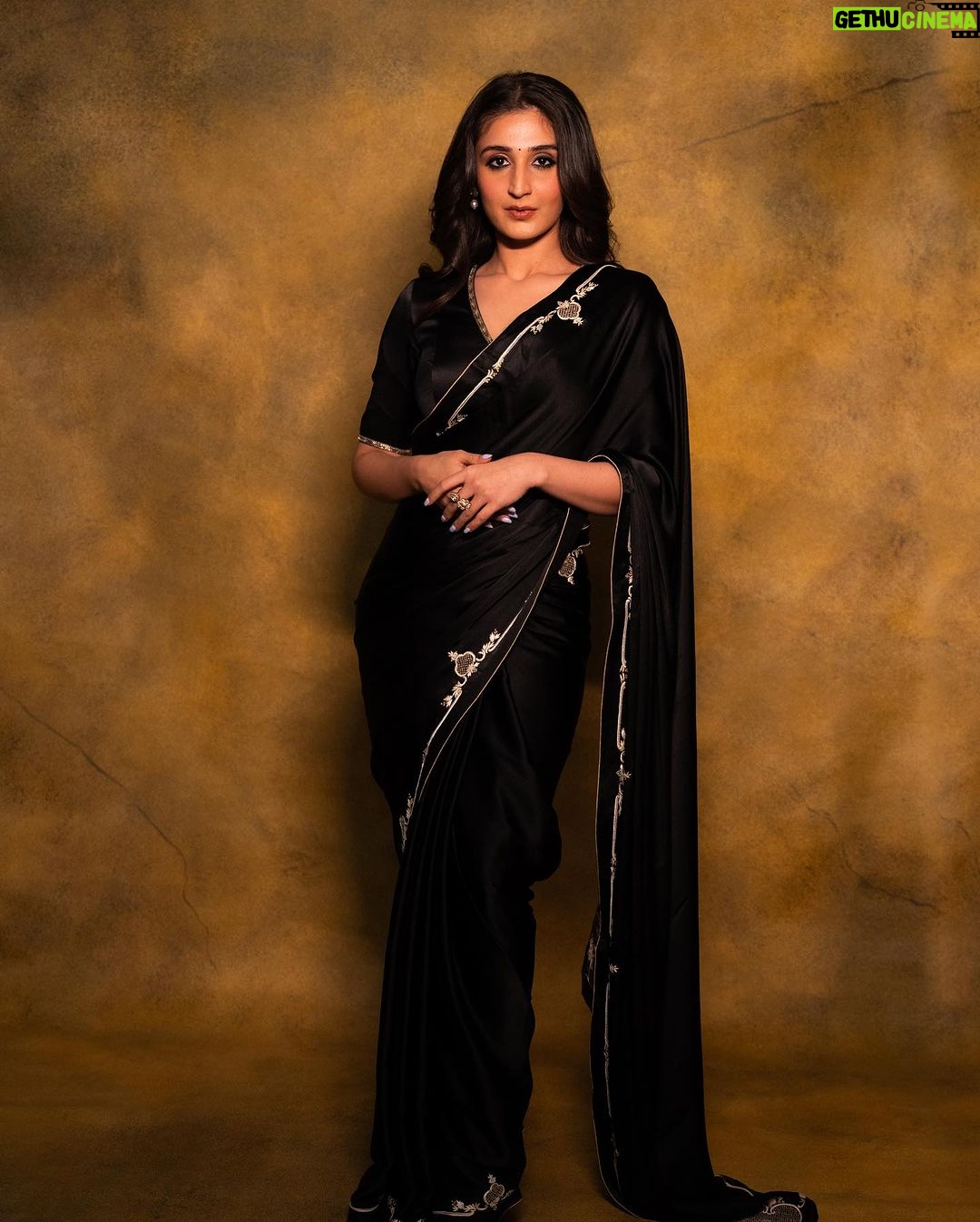 Dhvani Bhanushali Instagram - Main Atal hoon in Cinemas today ✨ A must watch ⭐️❤️