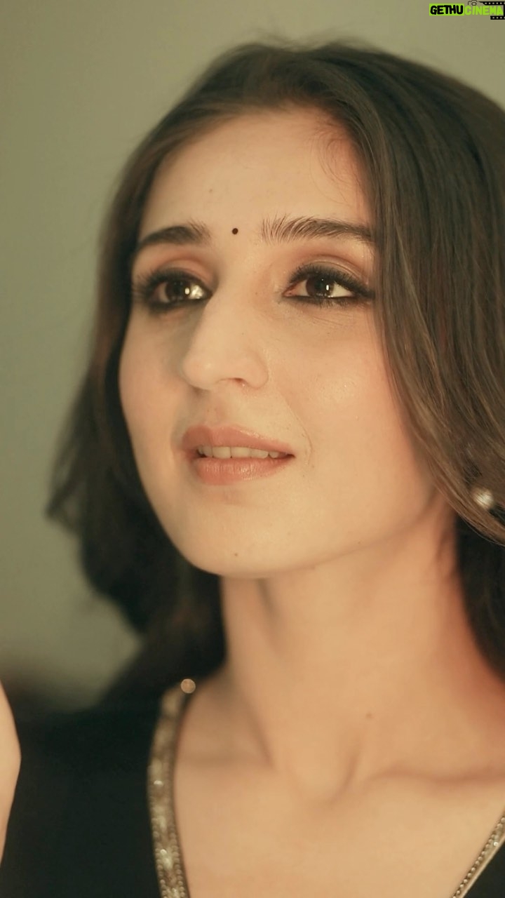 Dhvani Bhanushali Instagram - Sajna se kehdo mera haal Rehna mein rehna ode naal❤️