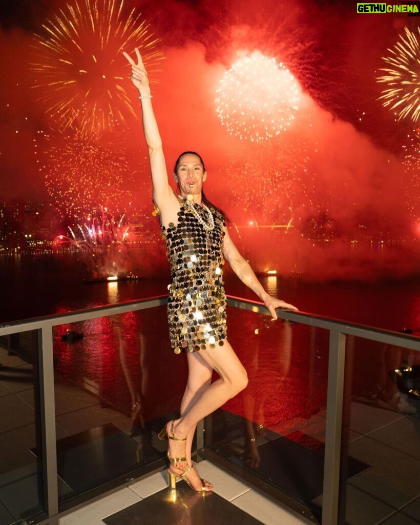 Di Mondo Instagram - 9:03pm “Fireworks make me so very happy, rejoice of dreams, happy 4th and my God Always Bless the USA 🇺🇸 / Los fuegos artificiales me hacen muy Feliz, alegrarse por los sueños, feliz 4 de julio y que Dios Siempre Bendiga USA 🇺🇸 ”. #4thOfJuly #Fireworks #DiMondo Wednesday July.5..2023 #NewYork Pics: @vita_phoenix @instagram New York, New York
