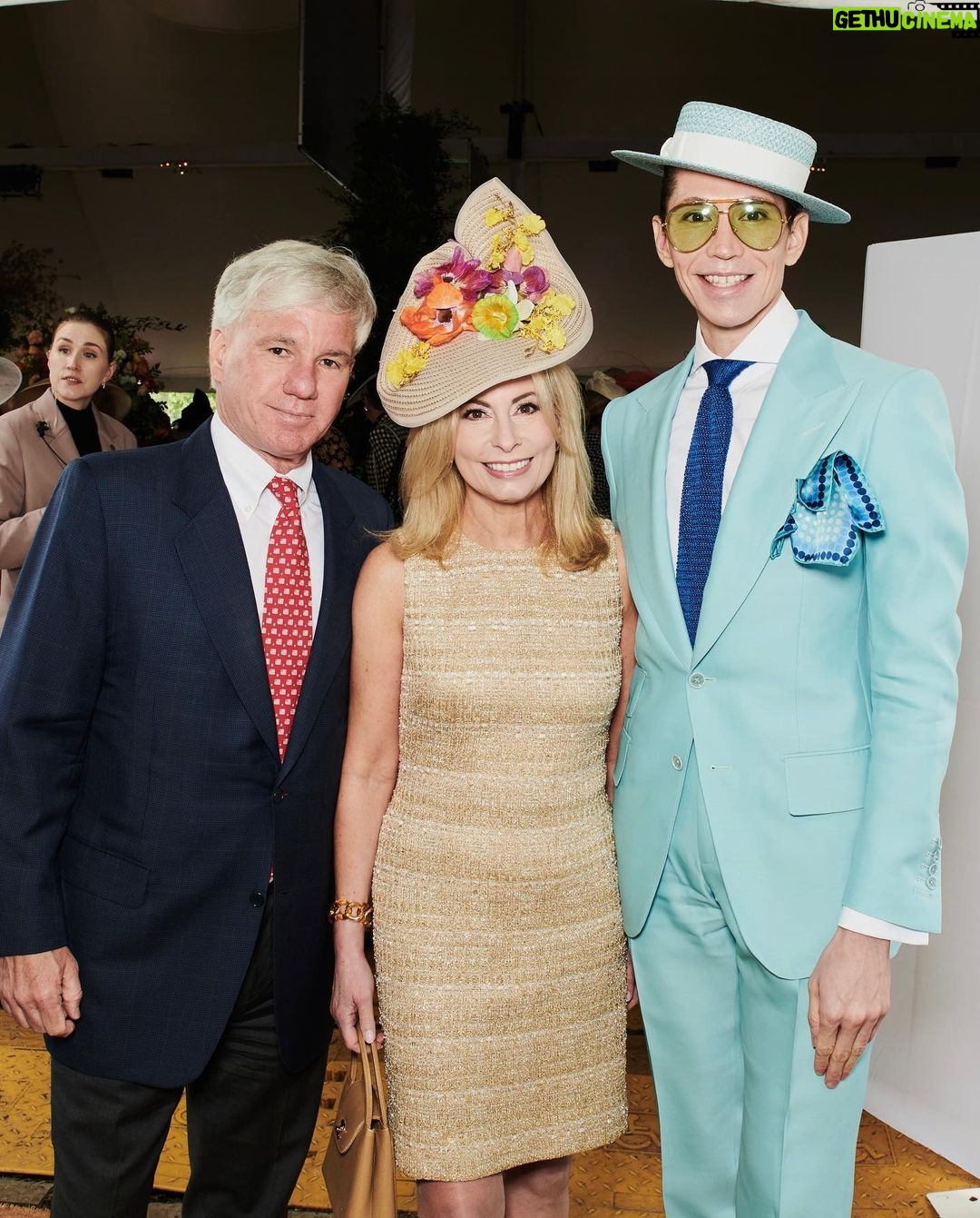 Di Mondo Instagram - 8:37pm “Hat luncheon in @centralparknyc / Almuerzo de sombreros en @centralparknyc “ @centralparknyc @centralparknycwomenscommittee #CentralPark #HatLuncheon #EricJavits #DiMondo Thursday May.4.2023 #NewYork Hat: @ericjavits Outfit: @tomford Pic: @theromanvarlamov @instagram Central Park Conservatory Garden