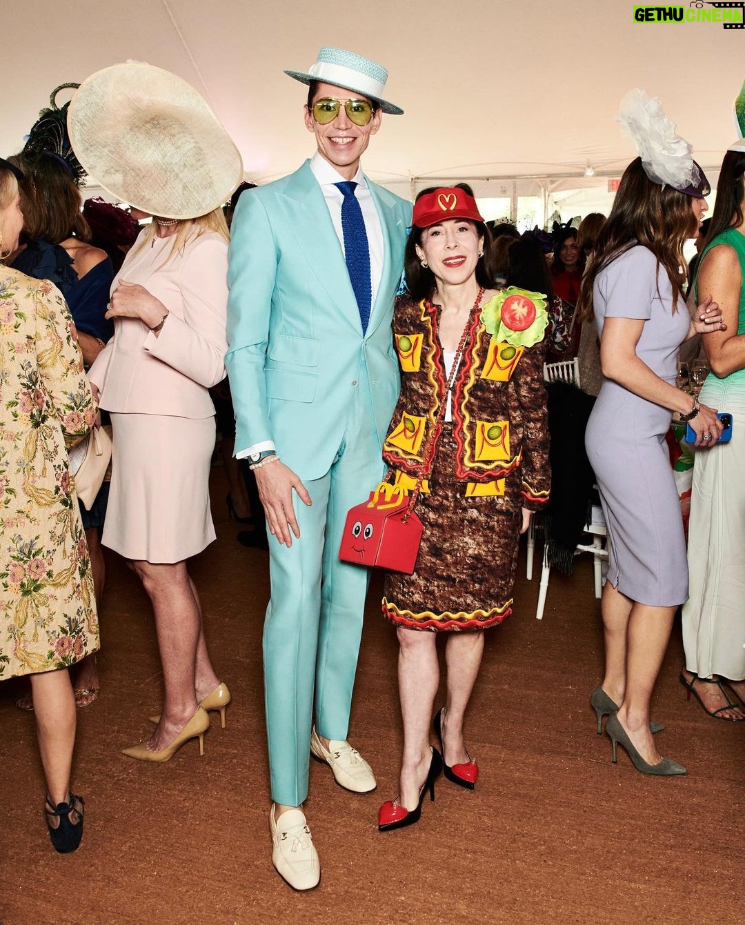 Di Mondo Instagram - 8:37pm “Hat luncheon in @centralparknyc / Almuerzo de sombreros en @centralparknyc “ @centralparknyc @centralparknycwomenscommittee #CentralPark #HatLuncheon #EricJavits #DiMondo Thursday May.4.2023 #NewYork Hat: @ericjavits Outfit: @tomford Pic: @theromanvarlamov @instagram Central Park Conservatory Garden
