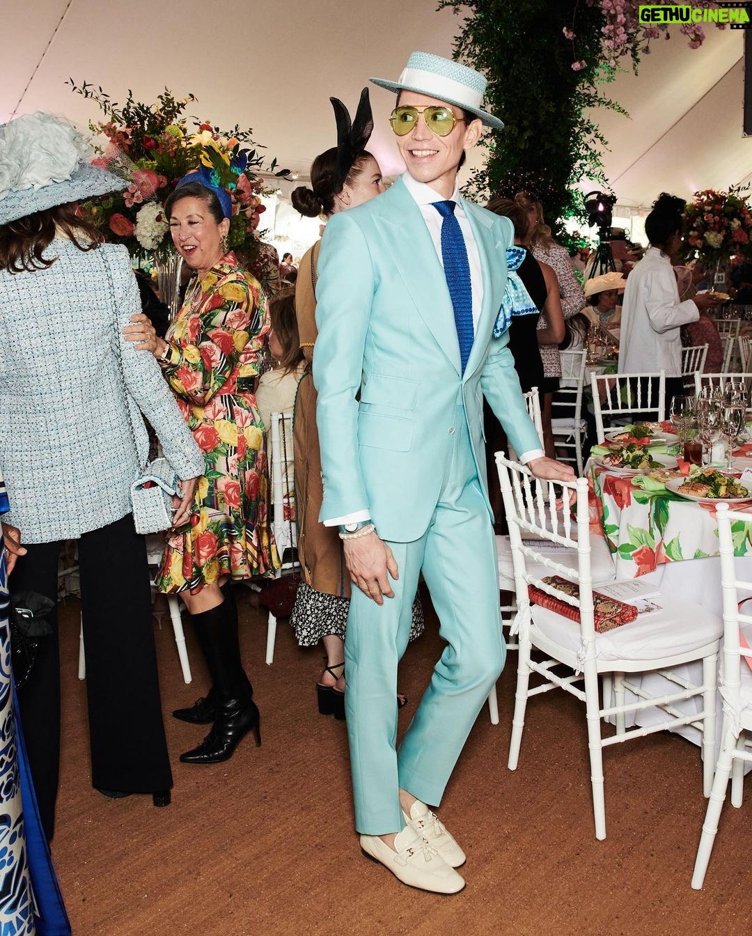 Di Mondo Instagram - 8:37pm “Hat luncheon in @centralparknyc / Almuerzo de sombreros en @centralparknyc “ @centralparknyc @centralparknycwomenscommittee #CentralPark #HatLuncheon #EricJavits #DiMondo Thursday May.4.2023 #NewYork Hat: @ericjavits Outfit: @tomford Pic: @theromanvarlamov @instagram Central Park Conservatory Garden