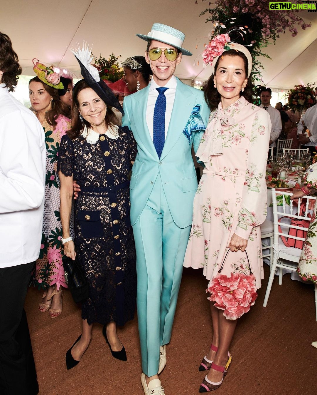 Di Mondo Instagram - 8:37pm “Hat luncheon in @centralparknyc / Almuerzo de sombreros en @centralparknyc “ @centralparknyc @centralparknycwomenscommittee #CentralPark #HatLuncheon #EricJavits #DiMondo Thursday May.4.2023 #NewYork Hat: @ericjavits Outfit: @tomford Pic: @theromanvarlamov @instagram Central Park Conservatory Garden