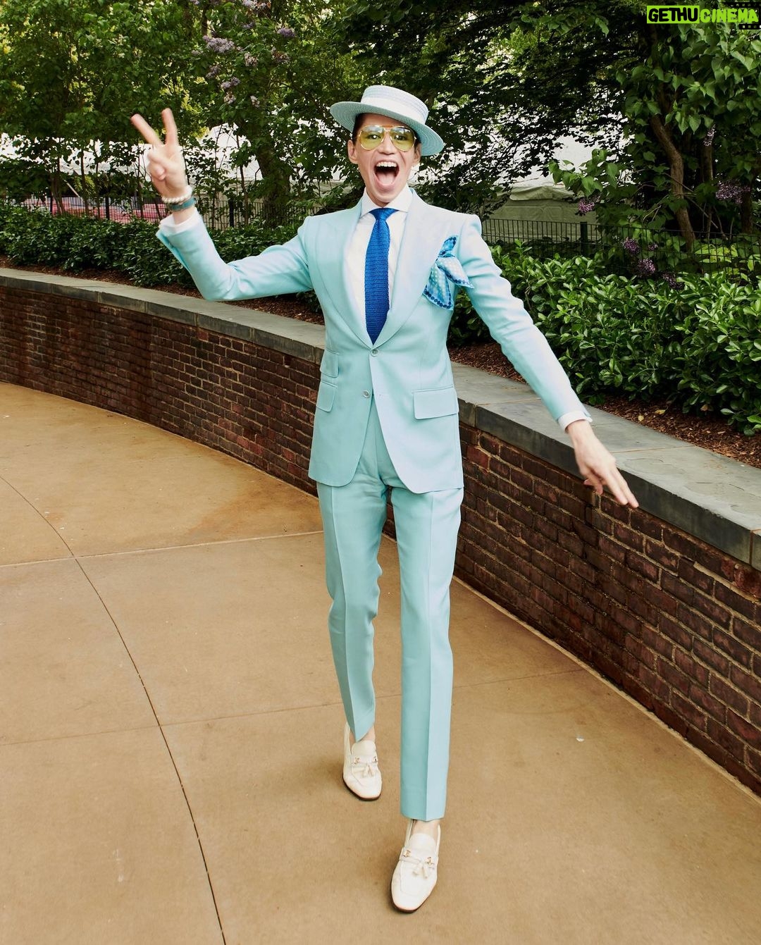 Di Mondo Instagram - 8:37pm “Hat luncheon in @centralparknyc / Almuerzo de sombreros en @centralparknyc “ @centralparknyc @centralparknycwomenscommittee #CentralPark #HatLuncheon #EricJavits #DiMondo Thursday May.4.2023 #NewYork Hat: @ericjavits Outfit: @tomford Pic: @theromanvarlamov @instagram Central Park Conservatory Garden