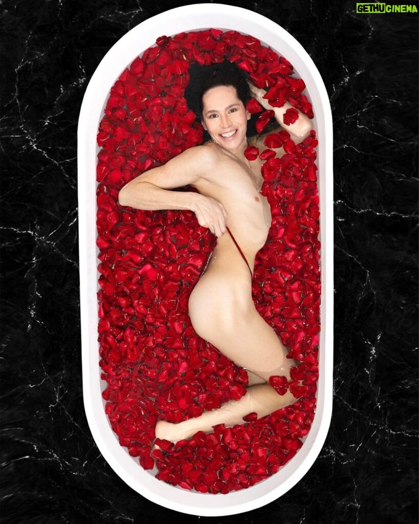 Di Mondo Instagram - 7:02pm “Roses are red, violets are blue, I’m in the tub waiting for you” #HappyValentinesDay #Roses #Love #DiMondo Tuesday February.14.2023 #NewYork Pics: @adriannina Edit: @_alisa_grabko_ @instagram New York, New York