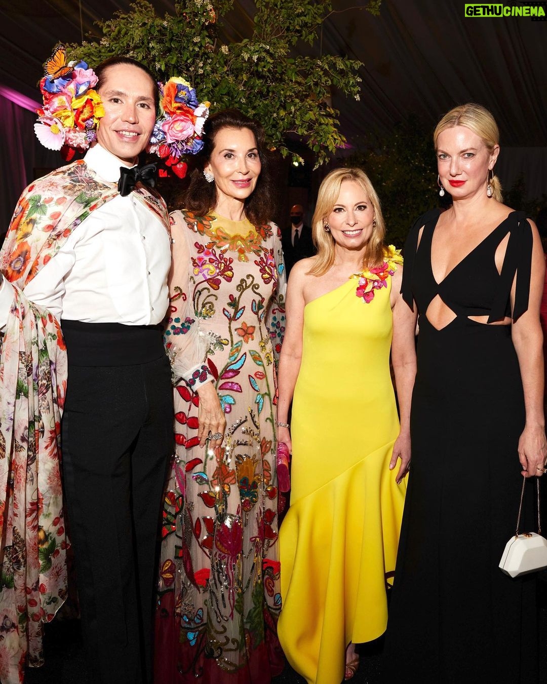 Di Mondo Instagram - 7pm “Always Spring @nybg / Siempre Primavera @nybg ” #Spring #Strawberry #Flowers #NYBG #DiMondo Thursday February.2.2023 #NewYork Headpiece: @ericjavits Cape: @guillermocouture Pics: @adriannina Edit: @_alisa_grabko_ @instagram New York Botanical Garden
