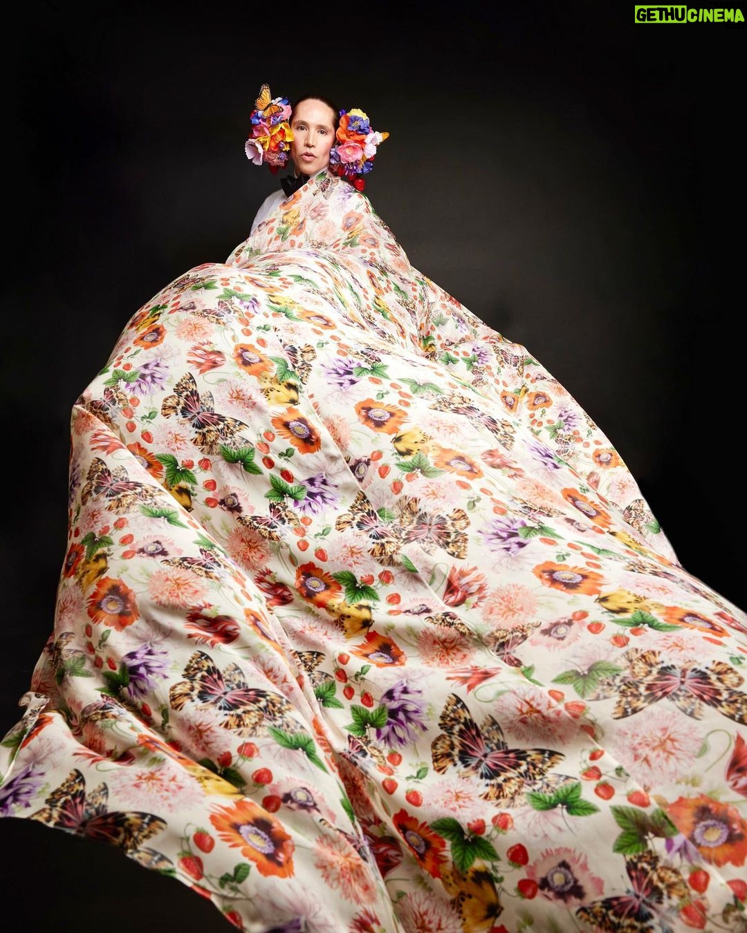 Di Mondo Instagram - 7pm “Always Spring @nybg / Siempre Primavera @nybg ” #Spring #Strawberry #Flowers #NYBG #DiMondo Thursday February.2.2023 #NewYork Headpiece: @ericjavits Cape: @guillermocouture Pics: @adriannina Edit: @_alisa_grabko_ @instagram New York Botanical Garden
