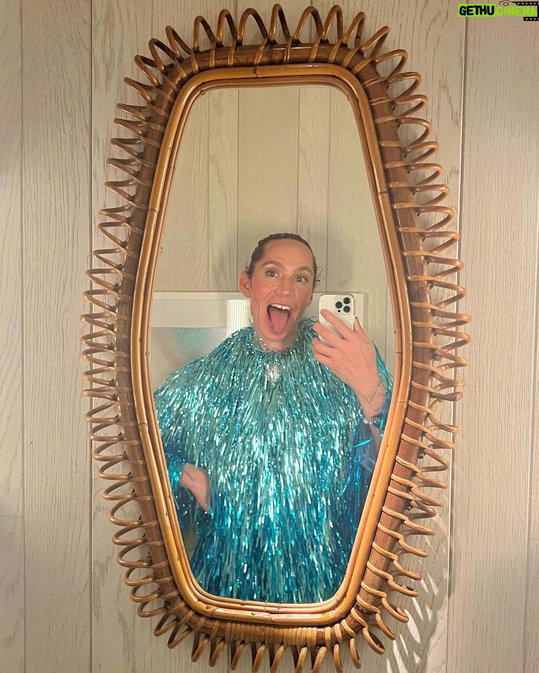 Di Mondo Instagram - 8:39pm “gotta flow with life like water/ hay que fluir en al vida como el agua” #HappyNewYear #2023 #Joy #Dream #Love #DiMondo Monday January.2.2023 #SaintBarth Bag: @ericjavits Outfit: @oscardelarenta Photo: @shkylar @instagram Saint Barthélemy, the Caribbean Islands
