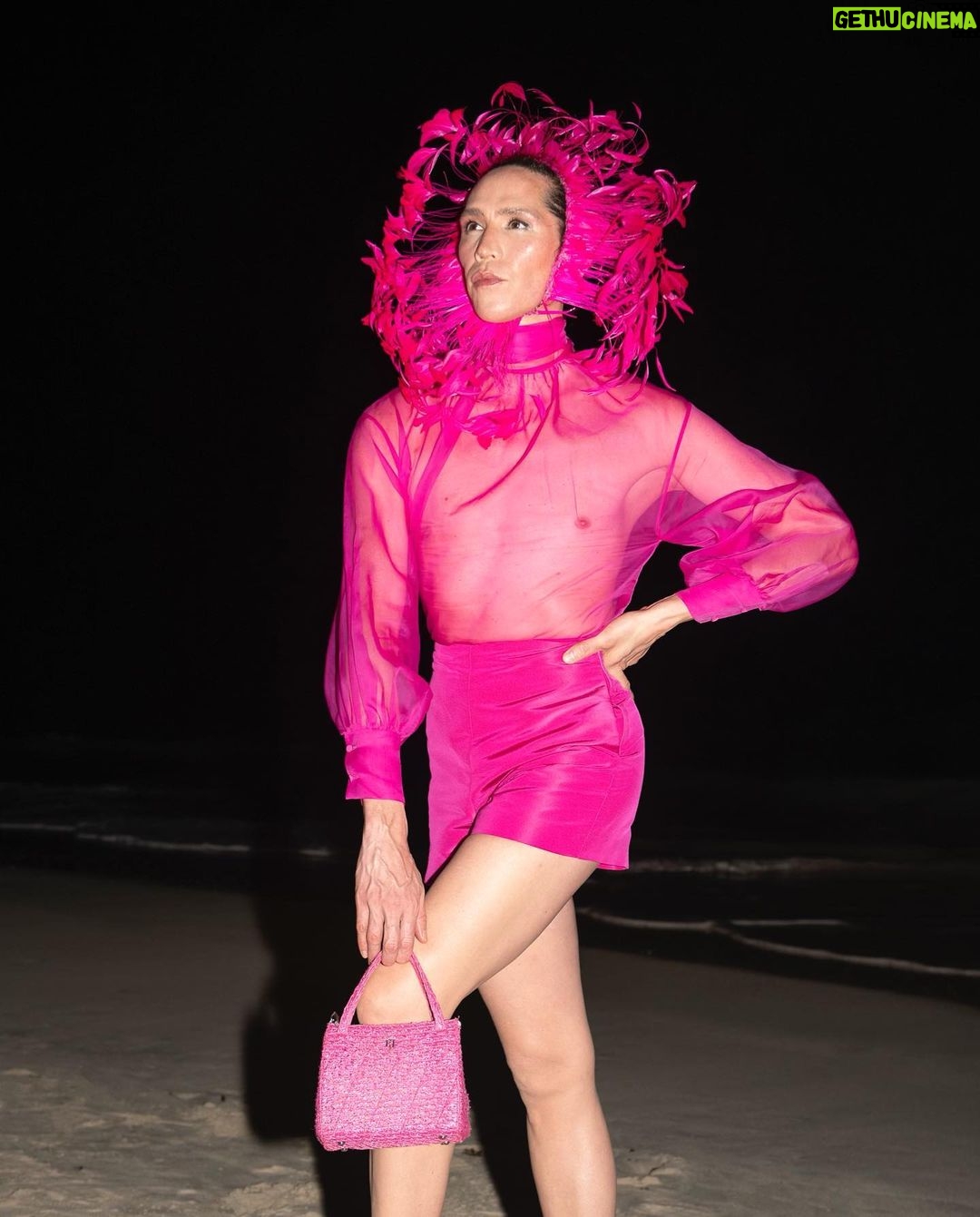 Di Mondo Instagram - 8:37pm “beautiful evening for a good cause @unicef @luisaviaroma / bella noche por una buena cause @unicef @luisaviaroma ” #LVRxUNICEF #Unicef #Pink #ValentinoPinkPPCollection #Valentino #EricJavits #DiMondo Friday December.30.2022 #SaintBarths Headpiece and handbag: @ericjavits Outfit: @pppiccioli @maisonvalentino Photo: @shkylar @pantone @instagram Saint Barthélemy, the Caribbean Islands