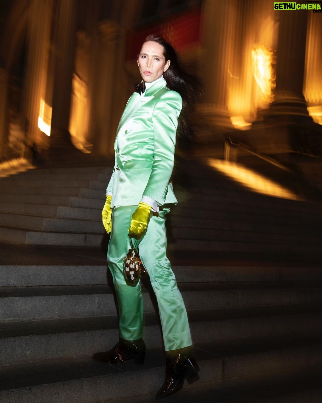 Di Mondo Instagram - 8:44 “3 weeks ago I attended the @metmuseum acquisition gala / 3 semanas atrás asistí a la gala de adquisiciones del @metmuseum ” #TheMet #Blacktie #Gucci #DiMondo Wednesday December.28.2022 #NewYork Photo: @varlamov_roman Edit: @_alisa_grabko_ @instagram New York, New York