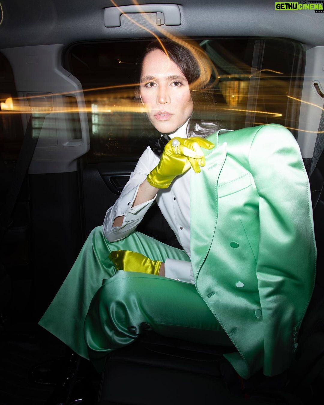 Di Mondo Instagram - 8:44 “3 weeks ago I attended the @metmuseum acquisition gala / 3 semanas atrás asistí a la gala de adquisiciones del @metmuseum ” #TheMet #Blacktie #Gucci #DiMondo Wednesday December.28.2022 #NewYork Photo: @varlamov_roman Edit: @_alisa_grabko_ @instagram New York, New York