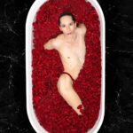 Di Mondo Instagram – 7:02pm <❣️>

“Roses are red, violets are blue, I’m in the tub waiting for you”

#HappyValentinesDay #Roses  #Love #DiMondo
Tuesday February.14.2023
#NewYork
Pics: @adriannina 
Edit: @_alisa_grabko_ 
@instagram New York, New York