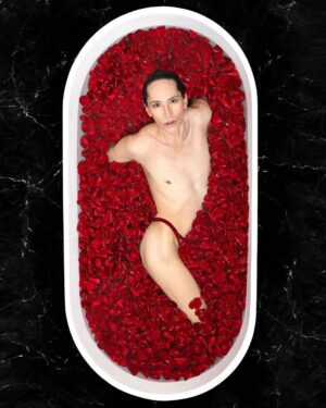 Di Mondo Instagram - 7:02pm <❣️>

“Roses are red, violets are blue, I’m in the tub waiting for you”

#HappyValentinesDay #Roses  #Love #DiMondo
Tuesday February.14.2023
#NewYork
Pics: @adriannina 
Edit: @_alisa_grabko_ 
@instagram