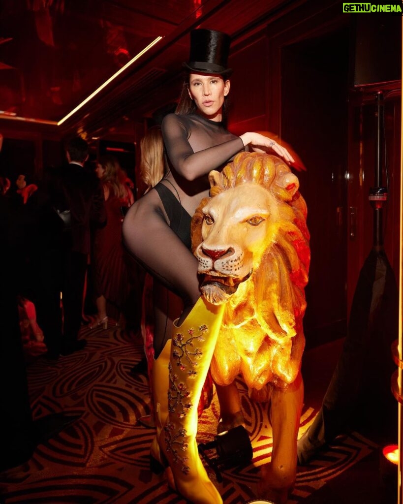 Di Mondo Instagram - 8:01pm “on fire at the circus / en llamas en el circo” @casaciprianinyc #Halloween #DiMondo Tuesday October.31.2023 #NewYork Pics: @adriannina Editing: @_alisa_grabko_ @instagram New York, New York