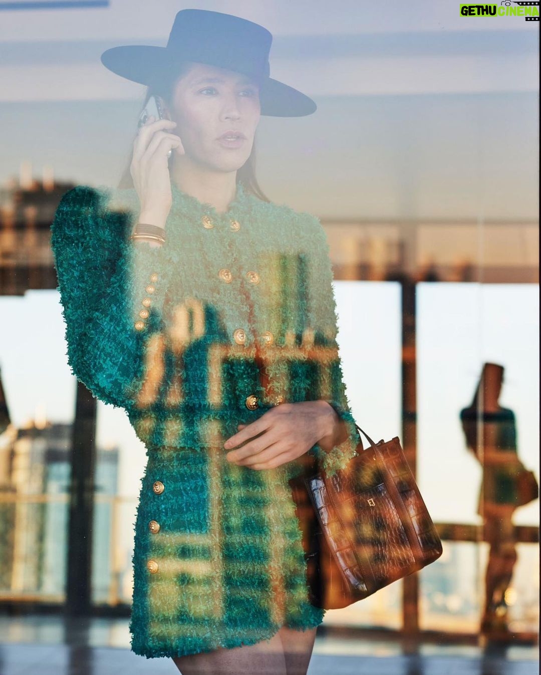 Di Mondo Instagram - 8pm “Streets are real life’s runway! Las calles son la pasarela de la vida real!” #DiMondo Friday October.20.2023 #NewYork Pics: @adriannina Editing: @_alisa_grabko_ @instagram New York, New York