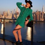 Di Mondo Instagram – 8pm <💚>
“Streets are real life’s runway! Las calles son la pasarela de la vida real!”
#DiMondo
Friday October.20.2023
#NewYork
Pics: @adriannina
Editing: @_alisa_grabko_
@instagram New York, New York