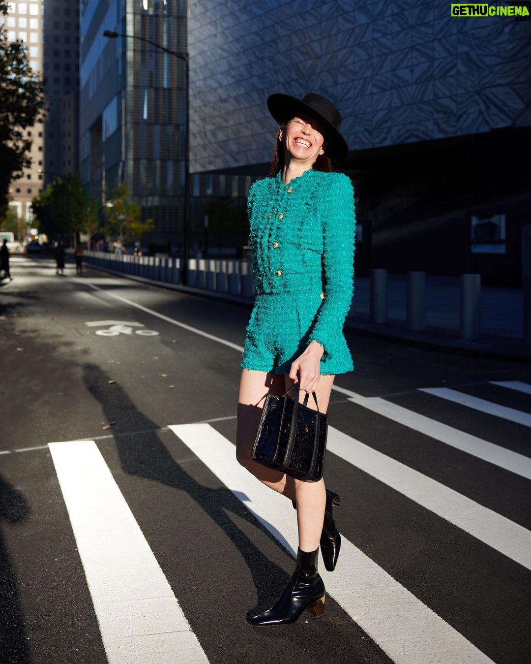 Di Mondo Instagram - 8pm “Streets are real life’s runway! Las calles son la pasarela de la vida real!” #DiMondo Friday October.20.2023 #NewYork Pics: @adriannina Editing: @_alisa_grabko_ @instagram New York, New York