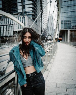 Dia Frampton Instagram - When you sing… every single note effects the next one. How you sing your low notes 100% effects how your high notes sound. 

I often think about this… and think about how it applies to my everyday life. 

I know that when a singer sings a high note, it dazzles most listeners… but it truly is how they’ve handled the low notes that came before, that allow that kind of freedom and expression. 

Sing your low “notes” with gratitude, attention to detail, and your high notes will come. 

Happy Monday, friends. 

❤️❤️❤️

📷 @megframpton