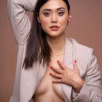 Dia Frampton Instagram - 🖤🤍🖤🤍 📷 @jmlakl 💄💇🏽‍♀️ @makeupbyjanelyn