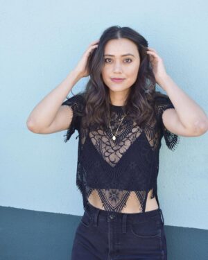 Dia Frampton Instagram - Moving from a small town to a big city can be challenging.

Luckily, I’ve been fortunate enough to cultivate my own little community.  So grateful for the wonderful friends & mentors in my life.  Invest your time in people who lift you up, and learn to do the same for them.

📷 @letticiabissondut