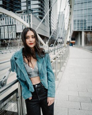 Dia Frampton Instagram - When you sing… every single note effects the next one. How you sing your low notes 100% effects how your high notes sound. 

I often think about this… and think about how it applies to my everyday life. 

I know that when a singer sings a high note, it dazzles most listeners… but it truly is how they’ve handled the low notes that came before, that allow that kind of freedom and expression. 

Sing your low “notes” with gratitude, attention to detail, and your high notes will come. 

Happy Monday, friends. 

❤️❤️❤️

📷 @megframpton