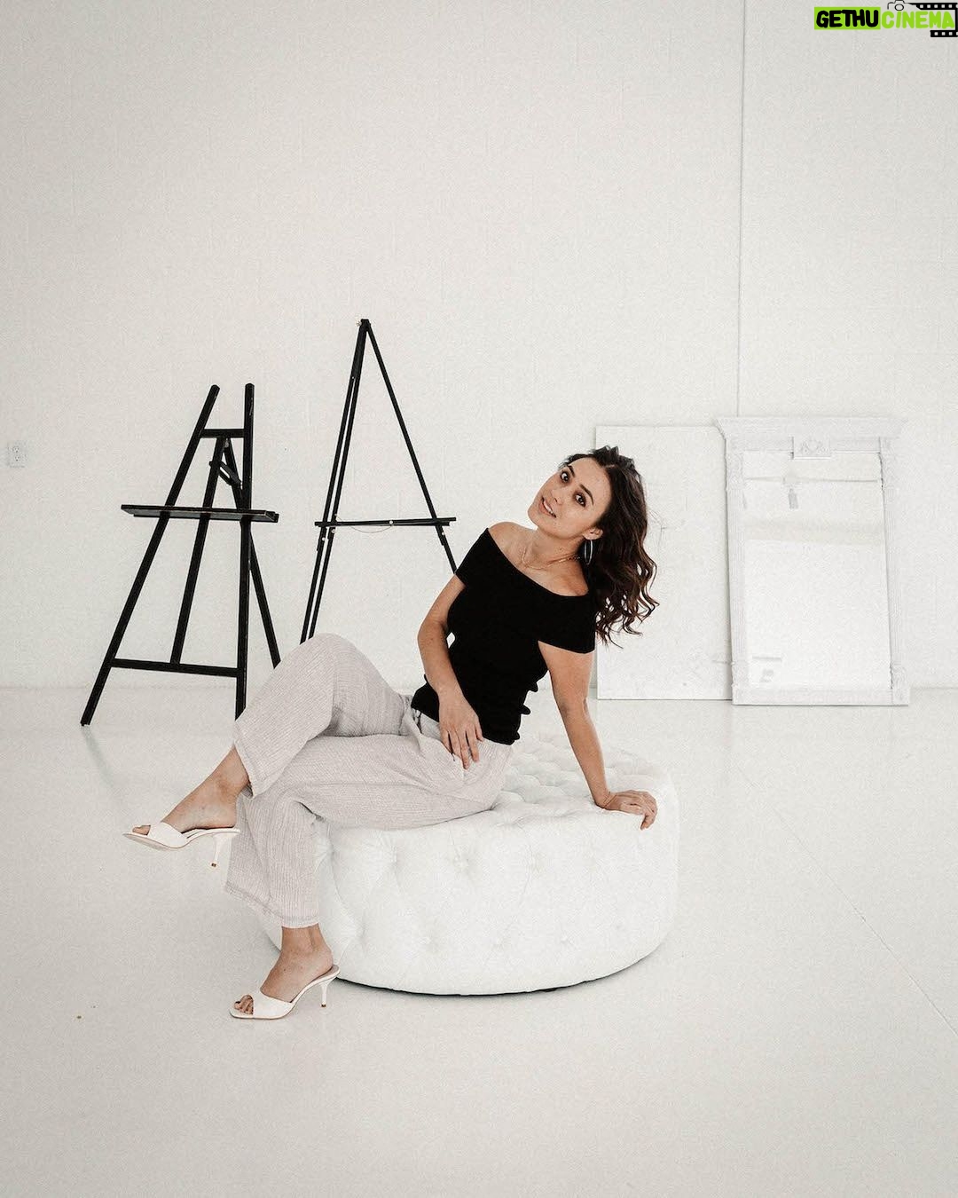 Dia Frampton Instagram - 2022 Hopes and Dreams and Goals ✨✨✨✨ Practice gratitude daily through meditation Exercise - but focus on my body getting stronger not thinner 🍑 Fall in love and work on growing and maintaining that relationship ❤️ Write another feature film screenplay and another one hour drama pilot. Be more vocal about how much I appreciate others Write music and stories and scripts that make me uncomfortable because they expose vulnerable pieces of me Learn to forgive myself for past mistakes, learn from them, and grow. And give others that same empathy and compassion Happy New Year ✨✨✨✨ 📷 @megframpton