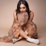Dia Frampton Instagram - Happy Holidays ⛄️🎄❄️⛄️🎄❄️ 📷 @jmlakl 💇🏽‍♀️💋 @makeupbyjanelyn