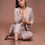 Dia Frampton Instagram - 🖤🤍🖤🤍 📷 @jmlakl 💄💇🏽‍♀️ @makeupbyjanelyn