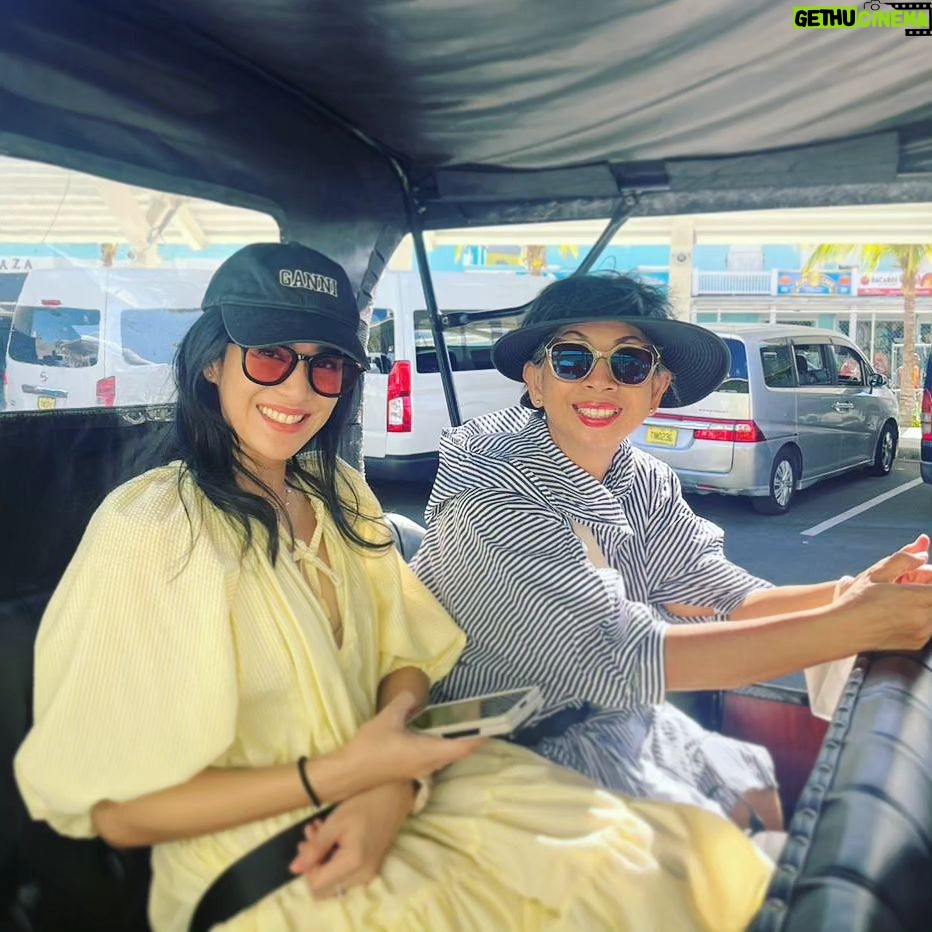 Dian Sastrowardoyo Instagram - Here's to the woman who makes everything possible 💚💚 happy mother's day💚💚