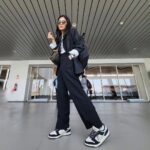 Dian Sastrowardoyo Instagram – Slay with my sisters. 😎💃 Empowered women empower each other. Shine with me, girls. #shinewithdian Bandara Juanda International Airport Surabaya