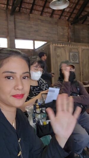 Dian Sastrowardoyo Instagram - Most people don't want to be part of the process, they just want to be part of the outcome. But the process is where you figure out who's worth being part of the outcome. 

Kepada seluruh crew dan cast Gadis Kretek, thank you for all the love and support to your craft and to keep inspiring me to do my best. Such a dream project to be in. Thank you, thank you, thank you. 

#gadiskreteknetflix #cigarettegirlnetflix #memoriesfrommyphone