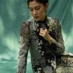 Dian Sastrowardoyo Instagram - The distinctive Kebaya Janggan from Yogyakarta derives its name from the Javanese term “Janggan,” eloquently signifying an ensemble that gracefully covers the neck. By bringing Kebaya Janggan into the spotlight, @hagaipakan initially sought to elevate the fashion allure of the costume showcased in Gadis Kretek. View the article via the link in bio. @therealdisastr wears a custom-made organza Kebaya Janggan with #SAPTOJOPattern Kadazan leitmotifs and Sitta Heels, both in Nero palette. Photographer: @bramsky.bramsky Fashion Stylist: @hagaipakan Makeup Artist: @ryanogilvy Hair Stylist: @iwanetaufik_hair Location: @thedharmawangsa #SAPTOJOHeritage #SAPTOJOBerkain #SAPTOJOEditorial