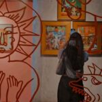Dian Sastrowardoyo Instagram - Cerita Kaca, tentang seni lukis dan demokratisasi seni. Seni lukis ternyata bukan hanya milik satu kalangan saja, melainkan diselebrasi, berinteraksi dan menjadi media ekspresi dari kalangan mana pun. Salah satu lukisan yang intriguing kemarin adalah lukisan kaca Burak dengan kepala wanita bermahkota yang sarat makna filosofis. Yuk datang ke pameran ini, mention aku di story dan ceritain apa menurutmu lukisan yang paling menarik di pameran ini ___ CERITA KACA Perjalanan Seni Lukis Kaca Indonesia 4 Februari - 11 April 2024 @dialogue_arts #ceritakaca #dialogueculture #dialogueartspace #GalaxyS24 #galaxys24ultra
