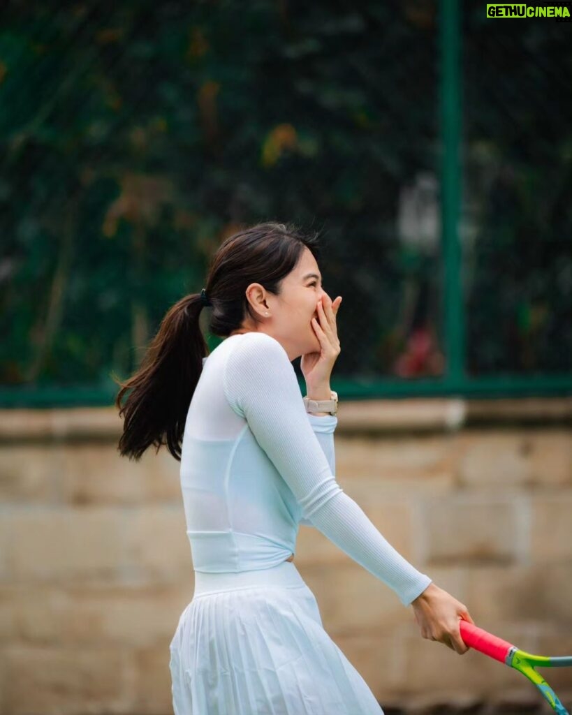 Dian Sastrowardoyo Instagram - Oops! That moment when the tennis ball decides it wants to explore outside the court boundaries. 😅 Sorry guys, udh kelamaan ga latian ni.. 📷 @snap.nuel