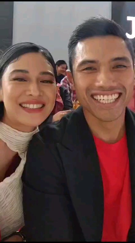 Dian Sastrowardoyo Instagram - It’s always an extra boost at work when your husband makes time to accompany his wife, thank you @maulanaindraguna a big congrats to @raffinagita1717 with N.A.S.L . also to @lunamaya , you slayy bestie