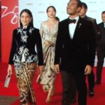 Dian Sastrowardoyo Instagram - From Magelang to @busanfilmfest. Bangga. So grateful to be part of #gadiskreteknetflix Congratulations to all the crews and casts, and everyone involved in this project, this is our work this our passion. Thank you everybody for your hard work🙏🙏🙏🙌🙌🙌 #BusanInternationalFilmFestival2023