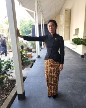 Dian Sastrowardoyo Instagram - Berbagai make up and look Dasiyah. Kudos to @asambudiono @lisaicamakeup @hagaipakan @saostomaat @akibaryou and team.