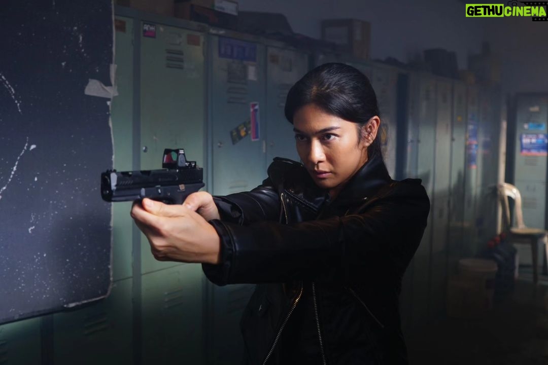 Dian Sastrowardoyo Instagram - Proud to present RATU ADIL, series pertama kolaborasi @frontier.pictures dan @vidiooriginals akan tayang 29 Februari ini starring @therealdisastr @hanamalasan @agrapiliang @muhammadkhan._1 @andrimashadi @aufaassagaf @yunitasiregar @abduladul @khivaiskak @ninojkt @irawbw @don_damara @budi_ros @dominuque_sanda and many more. How excited are you for #RatuAdilTheSeries ?
