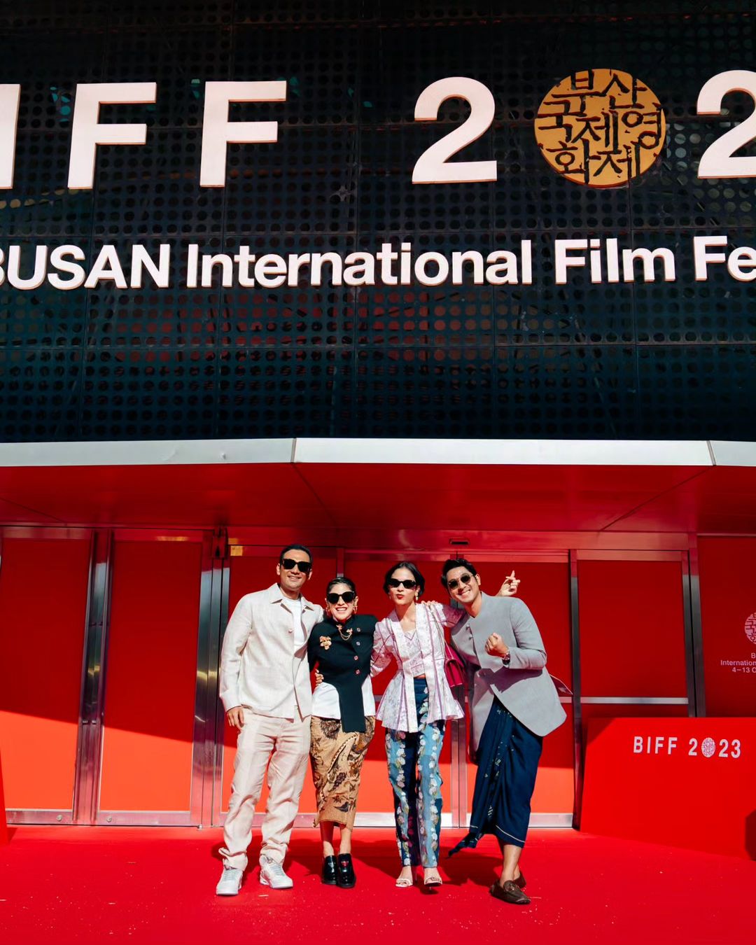 Dian Sastrowardoyo Instagram - Screening day #gadiskretekinbiff2023 #gadiskreteknetflix #cigarettegirlnetflix #BusanInternationalFilmFestival2023
