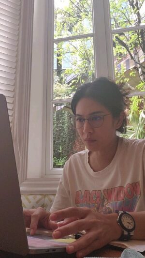 Dian Sastrowardoyo Instagram - Video dump dari awal tahun 2023. The struggle in writing a script is real. Thanks to @indonesianafilm I learn a lot how to make one. 

Enjoy this video edit just for fun. Ga tau kenapa kok musiknya cocok lho ke videonya. 🤔 kira-kira, plot twist apa dan dialog apa yang aku tulis ulang, judging from my expression? Tulis di komen👇