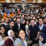 Dian Sastrowardoyo Instagram - Thank you @samsungindonesia for having me as speaker at Galaxy Campus. Seru banget bisa ngobrolin tentang film dan relevansinya dengan AI yang ada di Samsung S24 Ultra. Buat kalian yang mau rasain experience Galaxy AI di Samsung Galaxy S24 Series, bisa langsung cobain di Galaxy Booth UI dan dapatin promo disc 10%, Trade-In Cashback Up To 2.5Mio atau Free Standing Grip Cover worth Rp. 559K. Jangan lupa ikutan next event Galaxy Campus di FEB UI ya #GalaxyCampusID #withGalaxy #TeamGalaxy