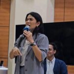 Dian Sastrowardoyo Instagram - Thank you @samsungindonesia for having me as speaker at Galaxy Campus. Seru banget bisa ngobrolin tentang film dan relevansinya dengan AI yang ada di Samsung S24 Ultra. Buat kalian yang mau rasain experience Galaxy AI di Samsung Galaxy S24 Series, bisa langsung cobain di Galaxy Booth UI dan dapatin promo disc 10%, Trade-In Cashback Up To 2.5Mio atau Free Standing Grip Cover worth Rp. 559K. Jangan lupa ikutan next event Galaxy Campus di FEB UI ya #GalaxyCampusID #withGalaxy #TeamGalaxy