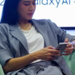 Dian Sastrowardoyo Instagram - Thank you @samsungindonesia for having me as speaker at Galaxy Campus. Seru banget bisa ngobrolin tentang film dan relevansinya dengan AI yang ada di Samsung S24 Ultra. Buat kalian yang mau rasain experience Galaxy AI di Samsung Galaxy S24 Series, bisa langsung cobain di Galaxy Booth UI dan dapatin promo disc 10%, Trade-In Cashback Up To 2.5Mio atau Free Standing Grip Cover worth Rp. 559K. Jangan lupa ikutan next event Galaxy Campus di FEB UI ya #GalaxyCampusID #withGalaxy #TeamGalaxy