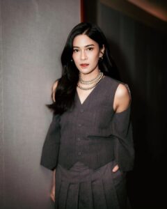 Dian Sastrowardoyo Instagram - Ratu Adil Premiere wearing @fendi @time.international Styled by @hagaipakan Make up by @maharani_nilla_makeup Hair by @ichanaahair Photo by @armanfebryan