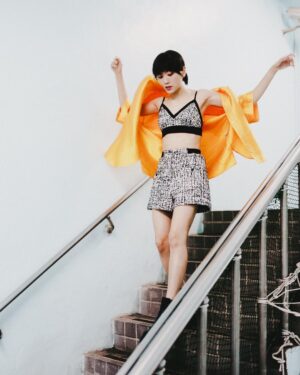 Diane Lin Instagram - 敬倫臉好小，所以我儘量躲在他後面。

Look from @sandroparis 
Photography @reno.yuchin
