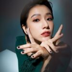 Diane Lin Instagram - 最棒的美夢就是不要做夢，可以一覺到天亮。 以後跟別人道晚安可以祝福：「願你無夢。」 但假如是在曖昧或追求階段，建議不要，還是說些不切實際的好聽話，例如：「願你夢中有我。」（開玩笑的喔，這句也不能說。） 不過夢還是很迷人的，那些在現實中不會實現的，我們就訴諸於夢境，即便知道非真實，卻仍然樂在其中，賠上睡眠品質也在所不惜。 但那種被追殺、被討債、生氣、暴怒、追捕他人的情節，就先別了。現實生活體驗也夠了，夢到真的會覺得到底有完沒完啊？ Makeup @backstage_curry @backstage_doris Hair @jimmy1987909 Photo @jimmychaochi Stylist @tripler_studio #大璽影藝 @dahsi.ent