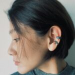 Diane Lin Instagram - 心有所屬的重量，不是沉甸甸的，而是飄然的，它不壓著你，而是把你往上提，直到你比天空還高；像雲，像風，像山，像海，像雨，像星星月亮太陽，此時的你無限自由，但你總有歸處。 謝謝好朋友《以覺學》的生日禮物，存在感低到被稱讚：「妳的耳環好好看！」我才想起他們在我的耳朵上，喜歡的舒適無比。 @intzuition_urbanjewelry 🖤